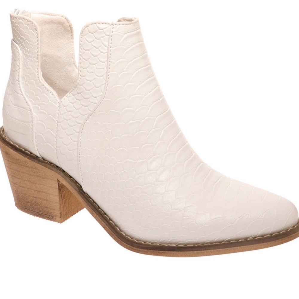 Pierre Dumas Cream Snakeskin Ankle Boots